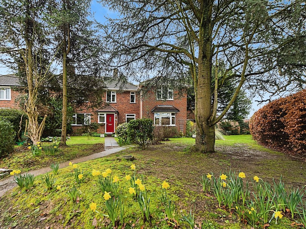 5 bed semidetached house for sale in Merchistoun Road, Horndean
