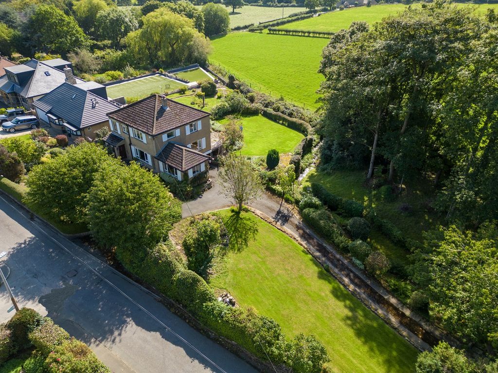 3 bed detached house for sale in Lumb Lane, Almondbury, Huddersfield