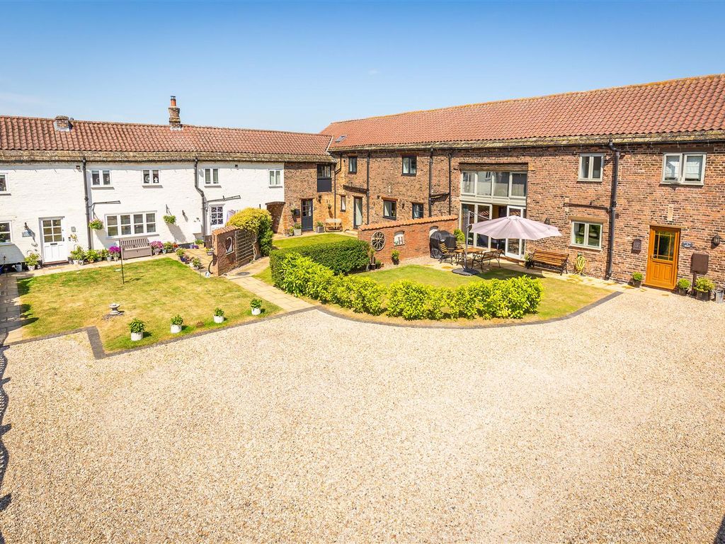 4 bed barn conversion for sale in Station Road, Timberland, Lincoln LN4