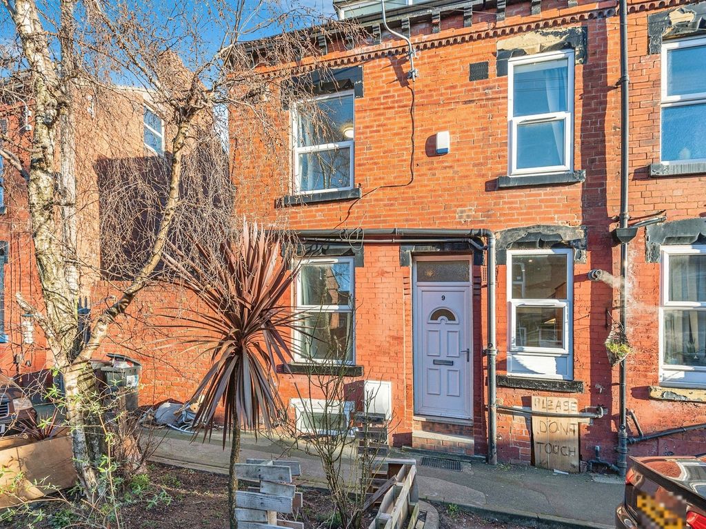 3 bed terraced house for sale in Edgware Mount, Leeds LS8, £130,000