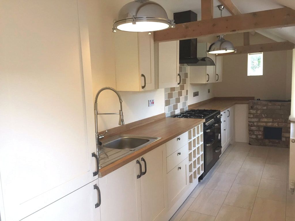 4 bed semidetached house to rent in Hardwick Bank Road, Tewkesbury