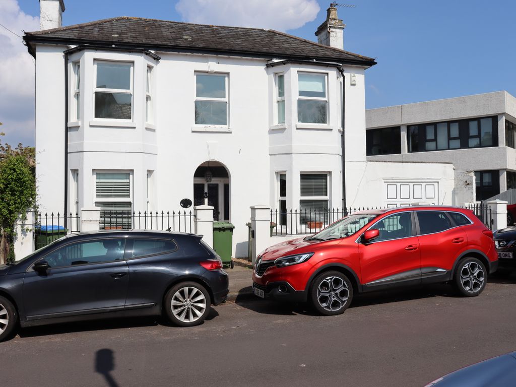 3 bed detached house to rent in York Road, Weybridge KT13 Zoopla