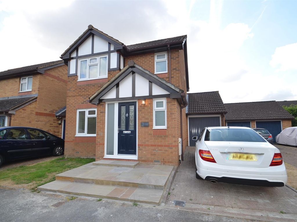3 bed linkdetached house to rent in Wilder Close, Ruislip HA4, £2,350
