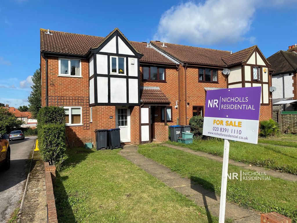 3 bed property for sale in Hook Road, Chessington, Surrey. KT9, £