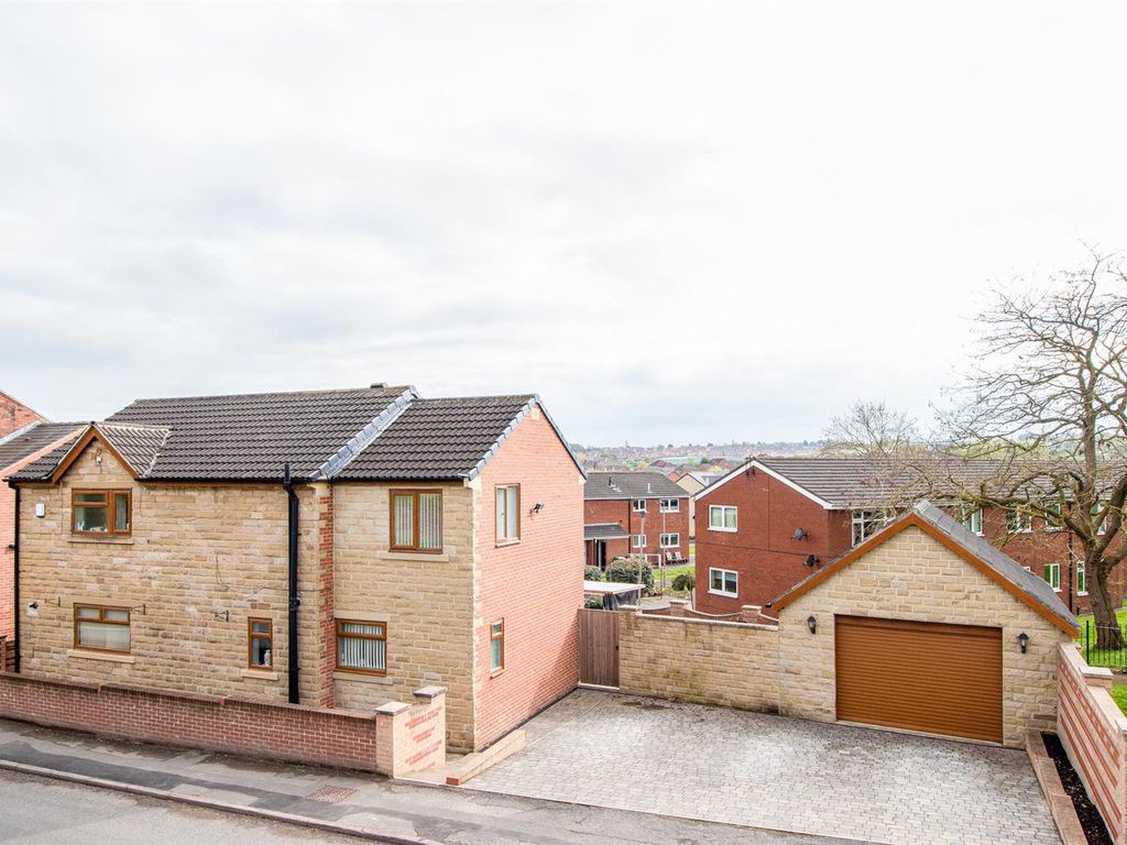 3 bed detached house for sale in Batley Road, Alverthorpe, Wakefield
