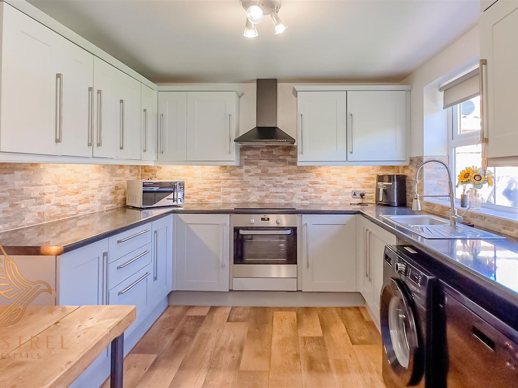 3 bed semidetached house to rent in Foxhunters Way, South Elmsall