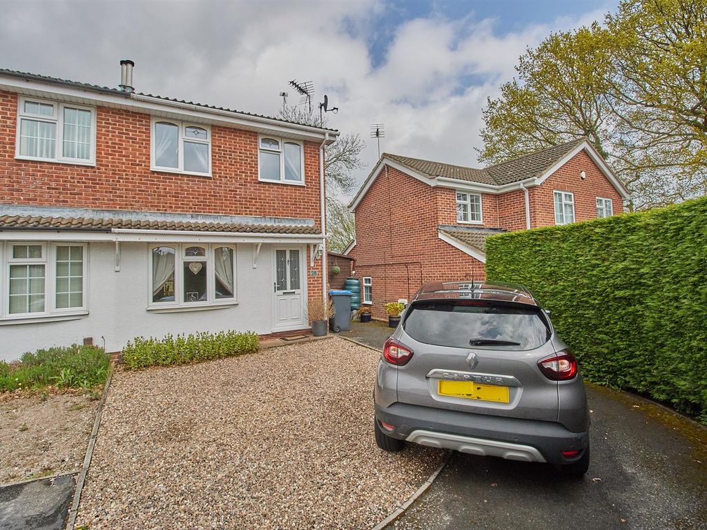 2 bed property for sale in Ashleigh Gardens, Barwell, Leicester LE9, £