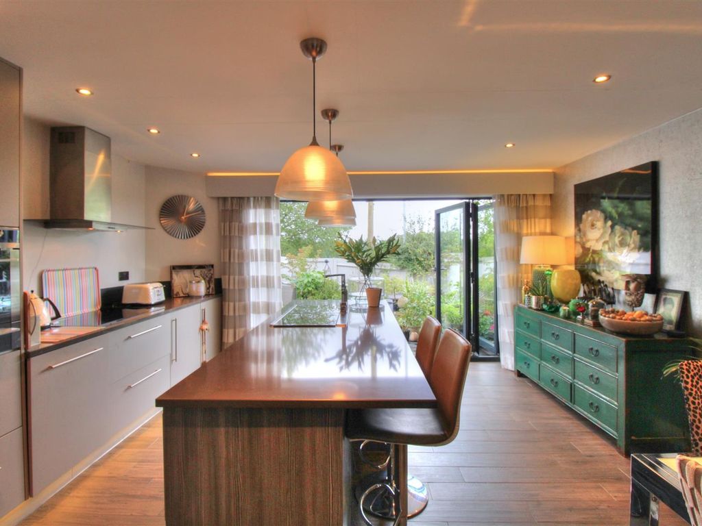 4 bed semidetached house for sale in Lakeshore Crescent, Whitwick