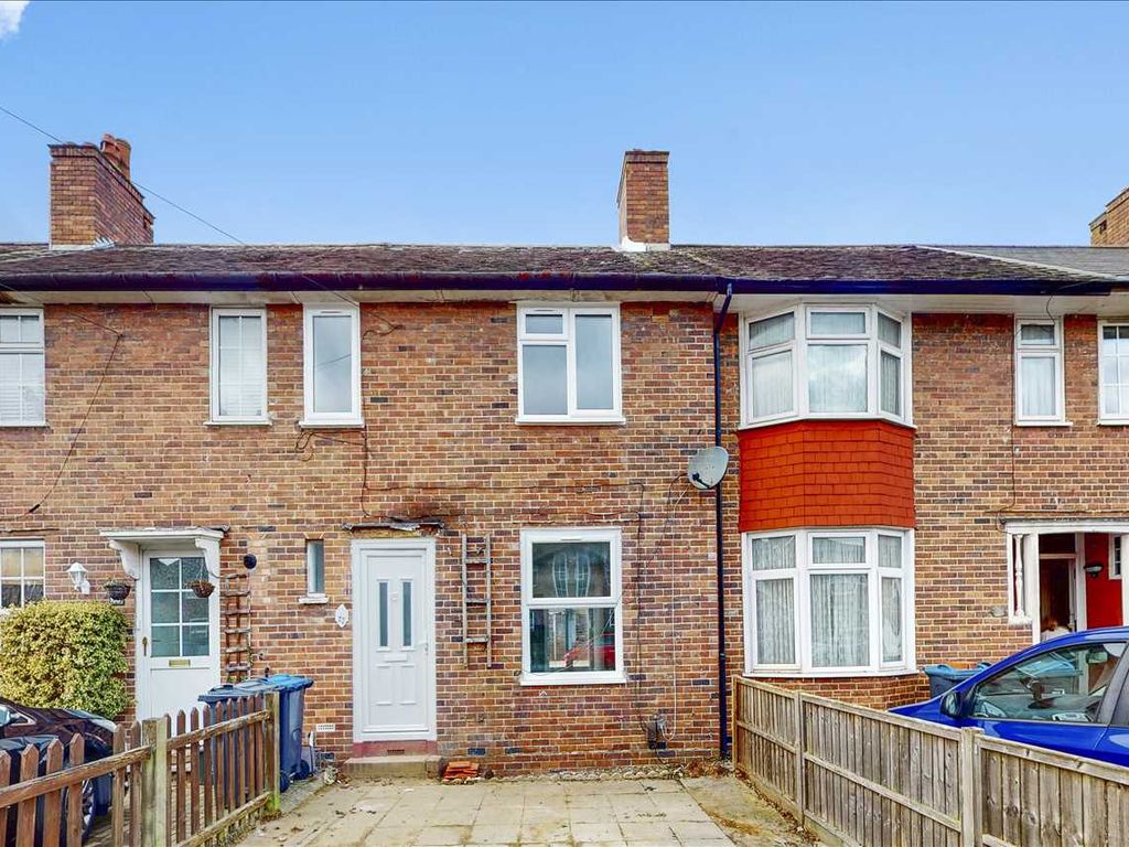 3 bed terraced house to rent in Abbotsbury Road, Morden, Morden SM4, £