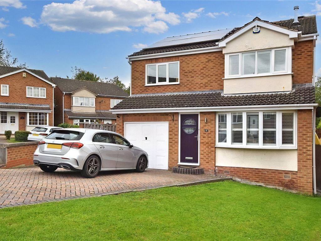 4 bed detached house for sale in Longwood Vale, Tingley, Wakefield