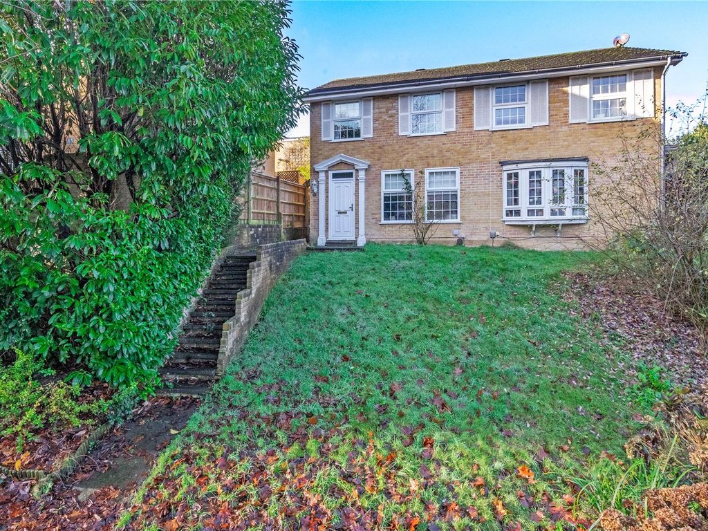 3 bed semidetached house for sale in Pennine Walk, Tunbridge Wells