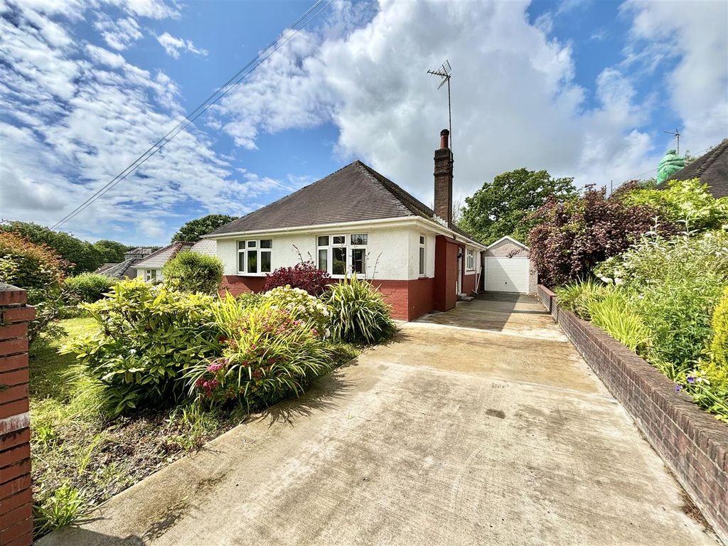 2 bed detached bungalow for sale in Hen Parc Lane, Upper Killay