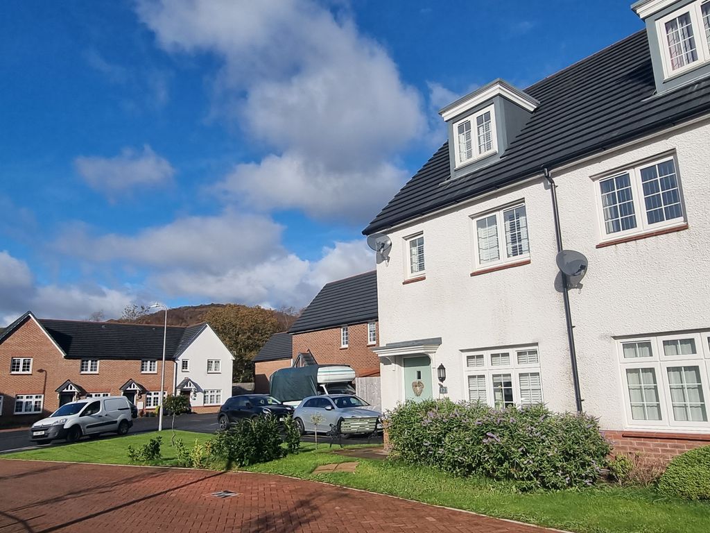 3 bed town house for sale in Clos Gelli Wen, Alltwen, Pontardawe, Swansea SA8, £230,000 Zoopla