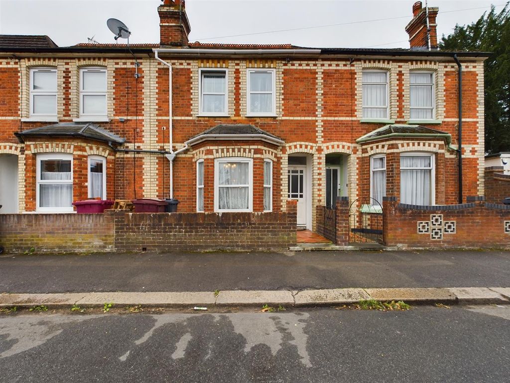 3 Bed Terraced House For Sale In Wilton Road Reading Rg30 £335 000