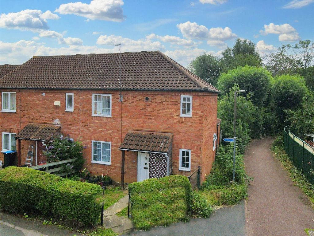 4 bed semidetached house for sale in Armourer Drive, Neath Hill