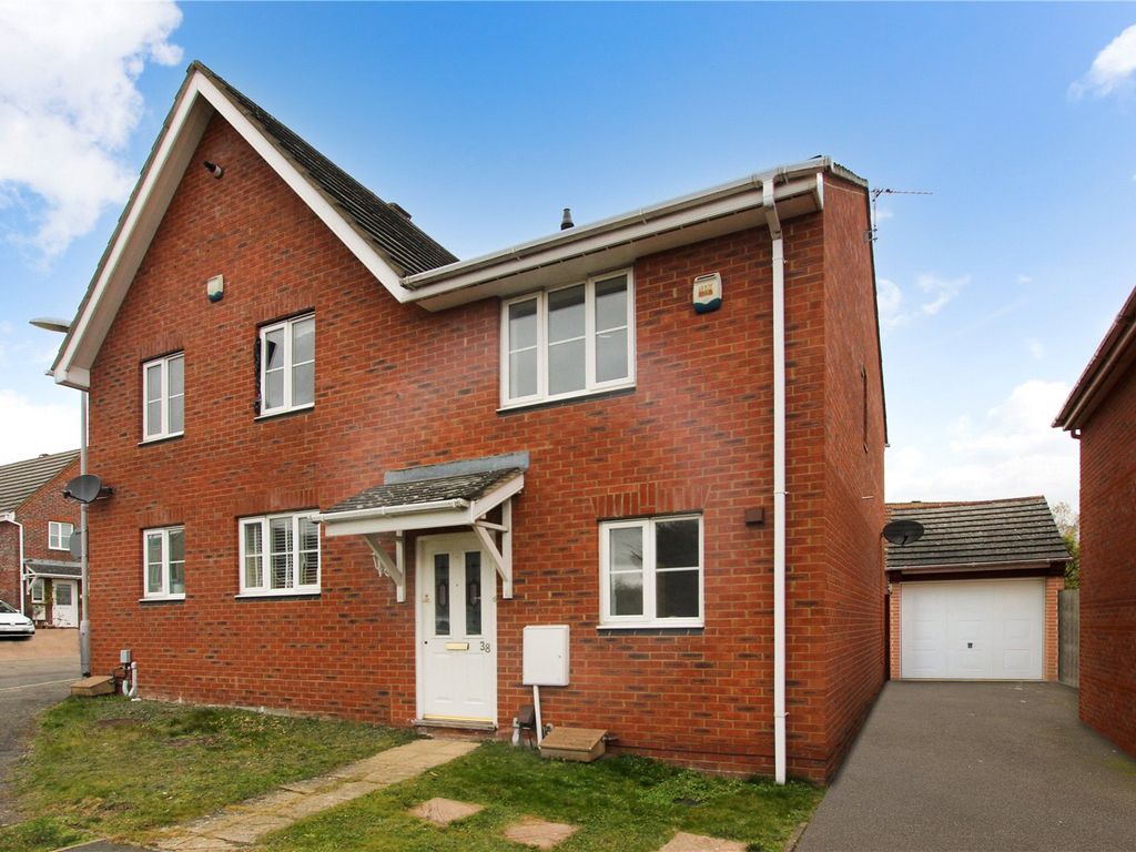 2 bed semidetached house to rent in Coopers Way, Houghton Regis