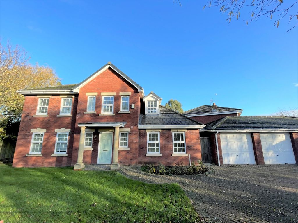 4 bed detached house for sale in Garden Close, PoultonLeFylde FY6