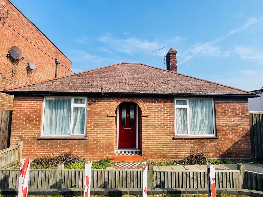 3 bed detached bungalow to rent in Church Road, Tiptree CO5 Zoopla