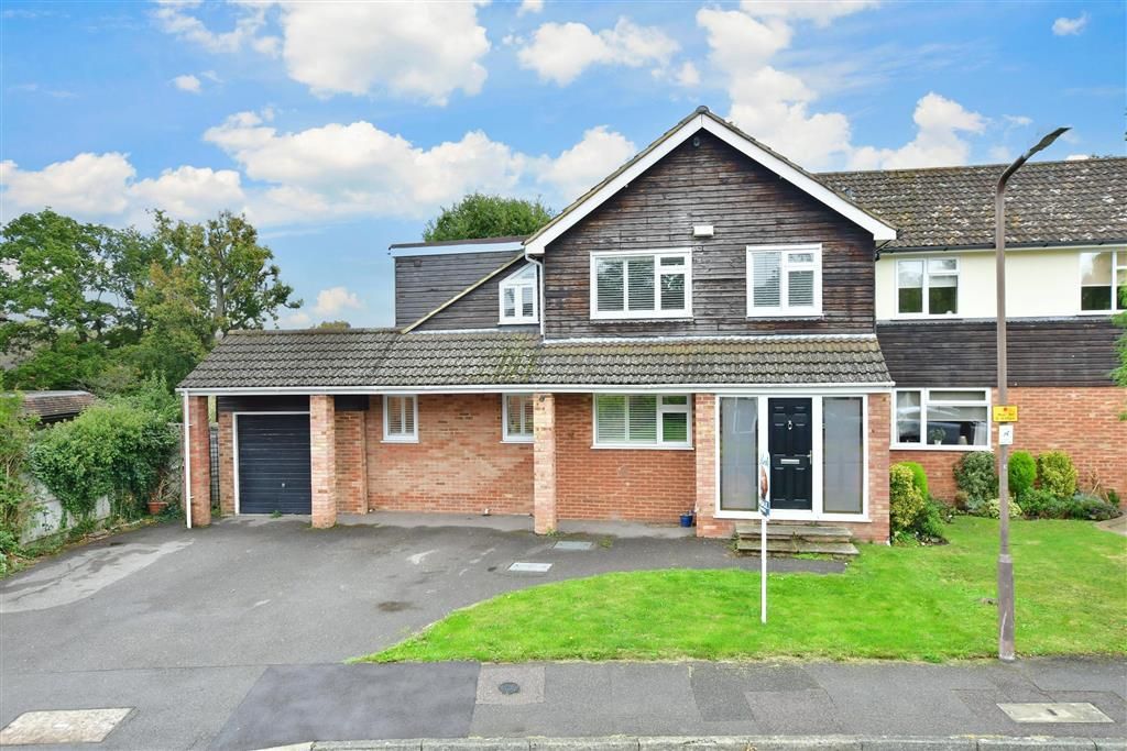4 bed semidetached house for sale in Hurst Close, Staplehurst, Kent