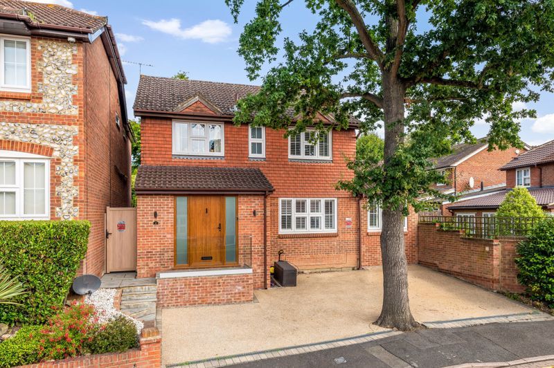 4 bed detached house for sale in Warwick Close, Bexley DA5, £925,000