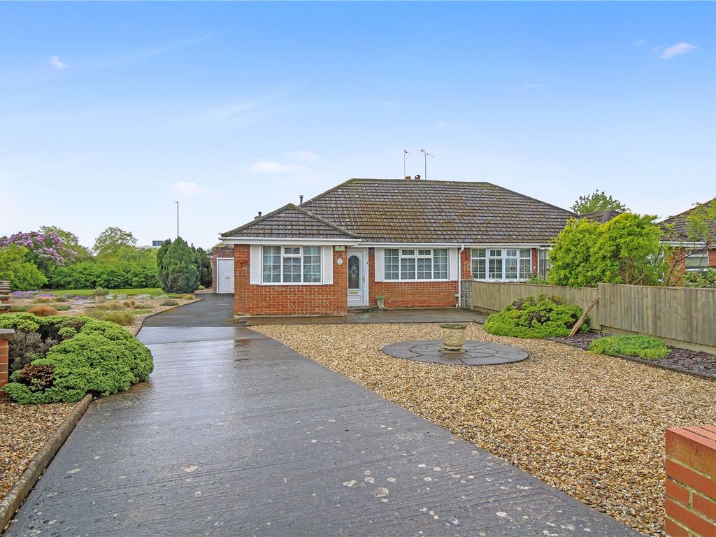 3 bed bungalow for sale in Oxford Road, Swindon, Wiltshire SN3, £320,000 Zoopla