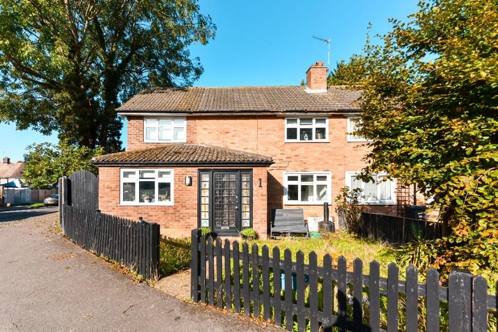 3 bed end terrace house for sale in Latchingdon Gardens, Woodford