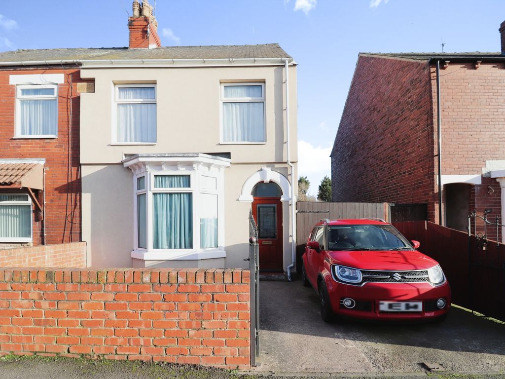 4 bed semidetached house for sale in Owston Road, Carcroft, Doncaster