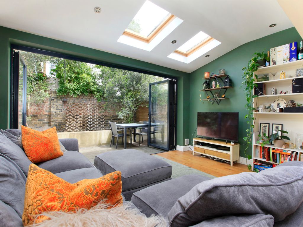 2 bed flat for sale in Cathles Road, Clapham South, London SW12 Zoopla