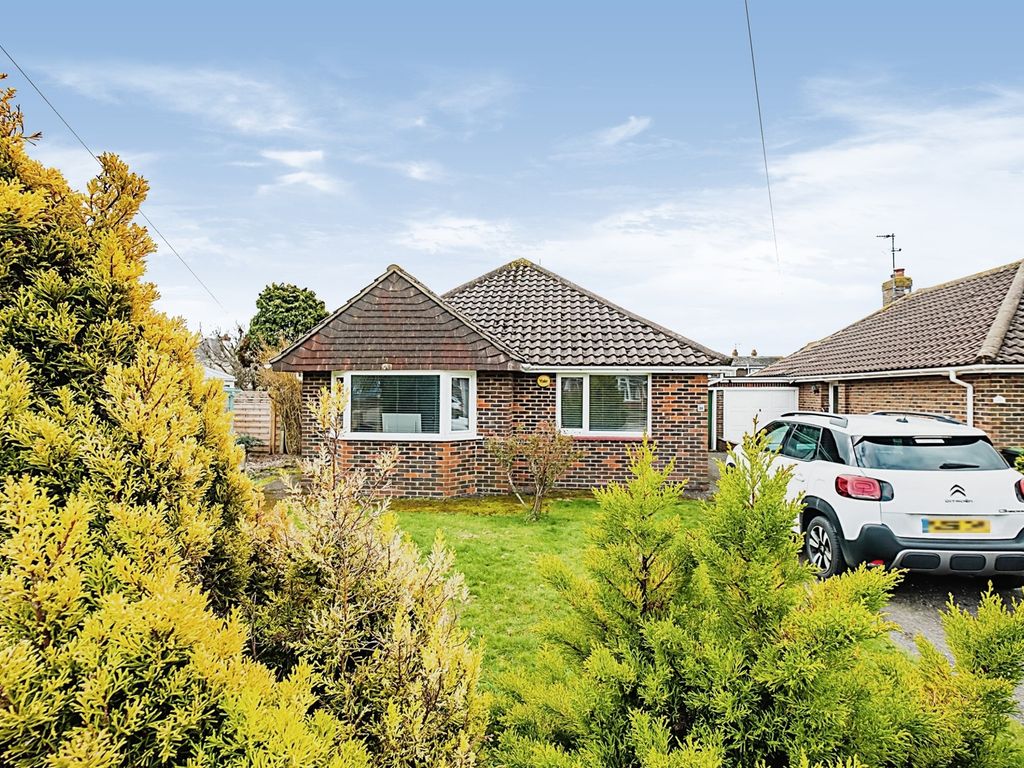 2 bed detached bungalow for sale in Freshfields Close, Lancing BN15