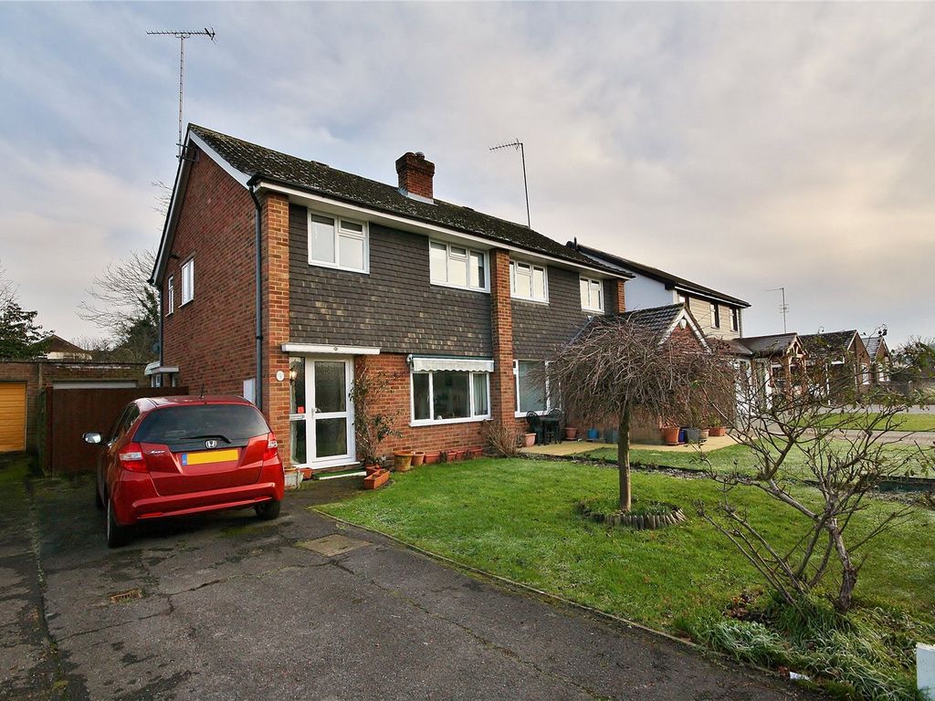 3 bed semidetached house for sale in Whopshott Avenue, Horsell, Woking