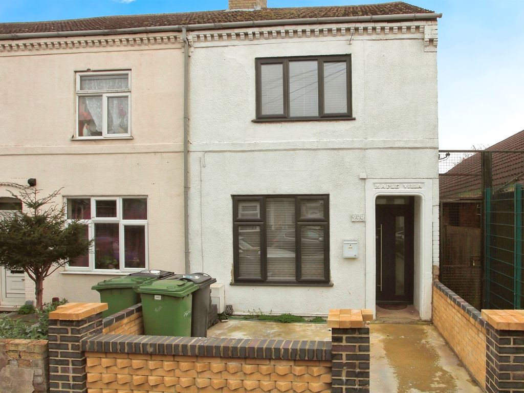 3 bed end terrace house for sale in Gladstone Street, Peterborough PE1