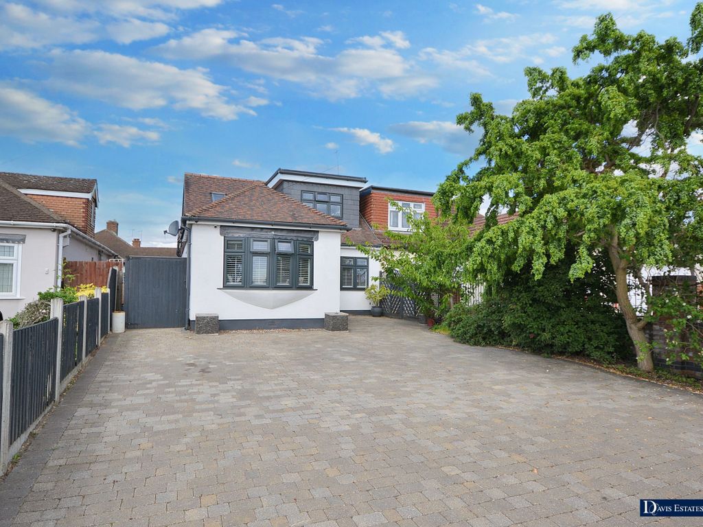 3 bed chalet for sale in Wingletye Lane, Borders Of Emerson Park