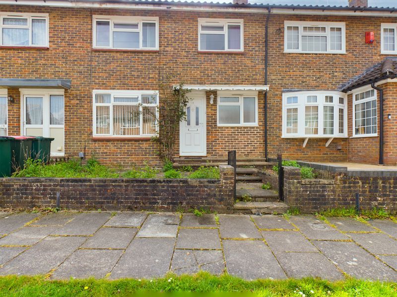 3 bed terraced house for sale in Oxford Road, Crawley RH10 Zoopla