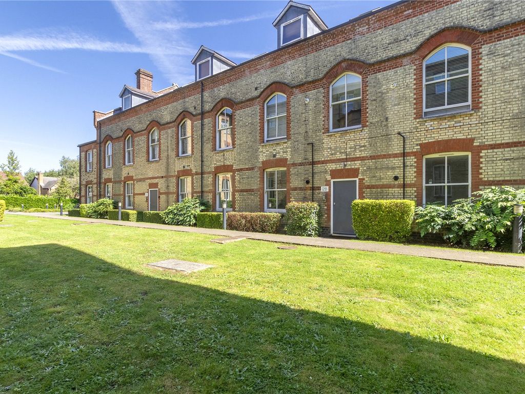 2 bed flat for sale in Mallard Road, Abbots Langley, Hertfordshire WD5