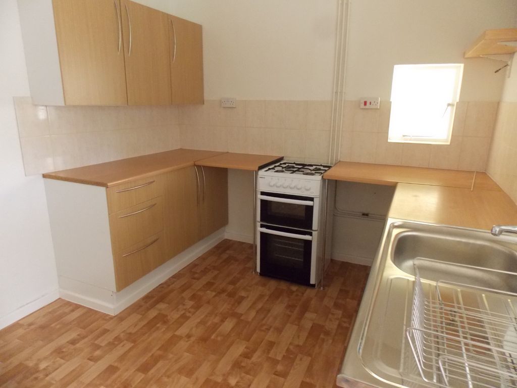 3 bed semidetached house to rent in Apsley Road, Cirencester GL7, £