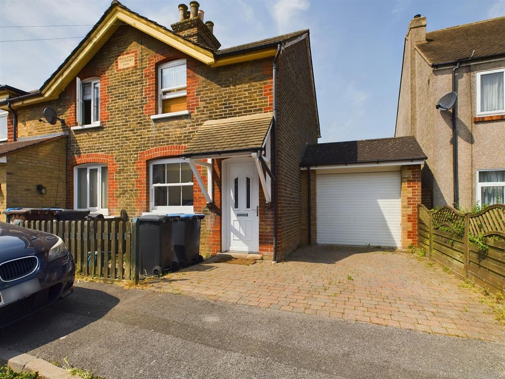 2 bed property for sale in Addison Road, Caterham CR3 Zoopla