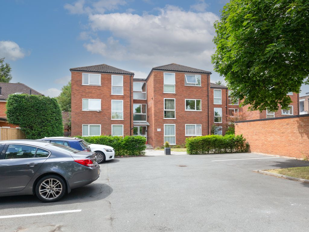 2 bed flat for sale in Hersham Road, WaltonOnThames KT12 Zoopla
