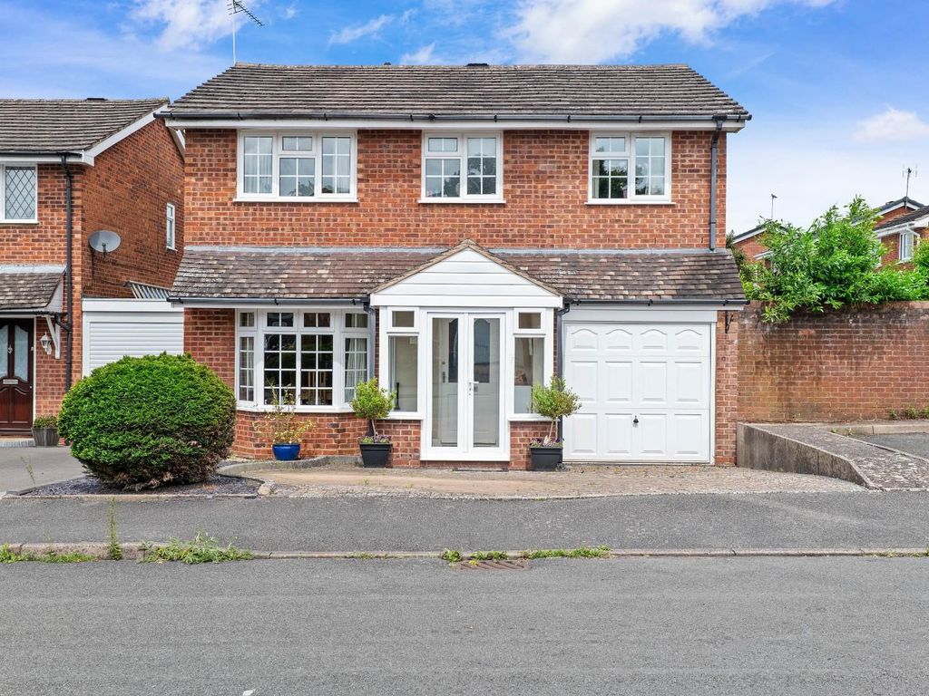 4 bed linkdetached house for sale in Hollyberry Close, Redditch B980Qt
