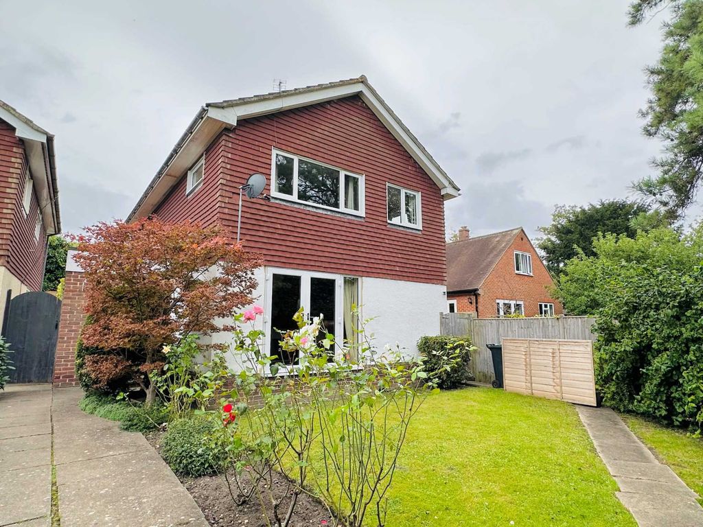 4 bed detached house for sale in St. Helens Way, Benson OX10, £550,000