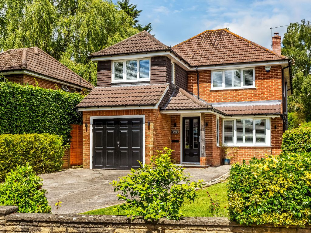 4 bed detached house for sale in Ridge Way, Edenbridge TN8, £800,000