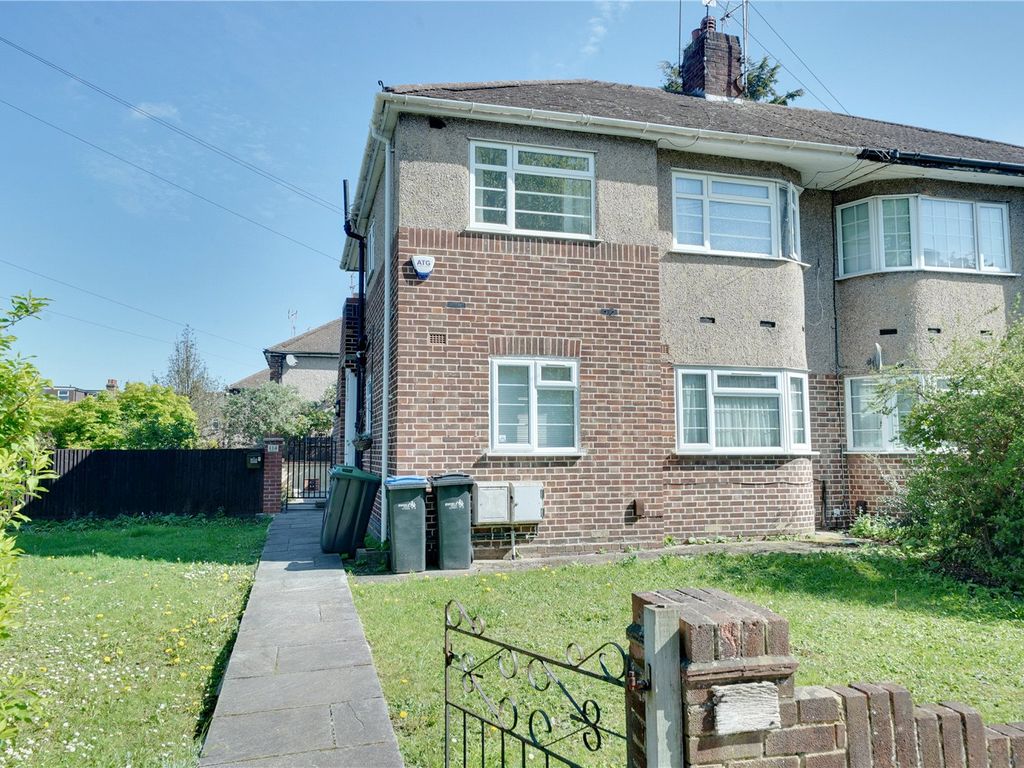 2 bed for sale in Gordon Road, Enfield EN2, £350,000 Zoopla