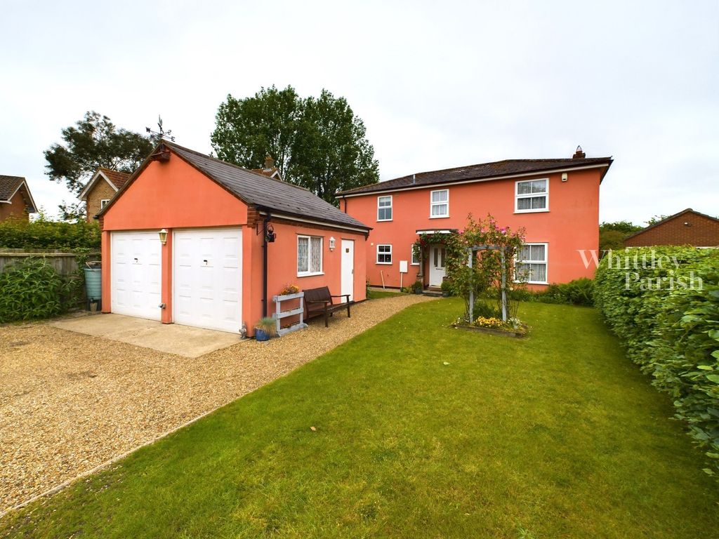 4 bed detached house for sale in St. Andrews Drive, Eccles, Norwich