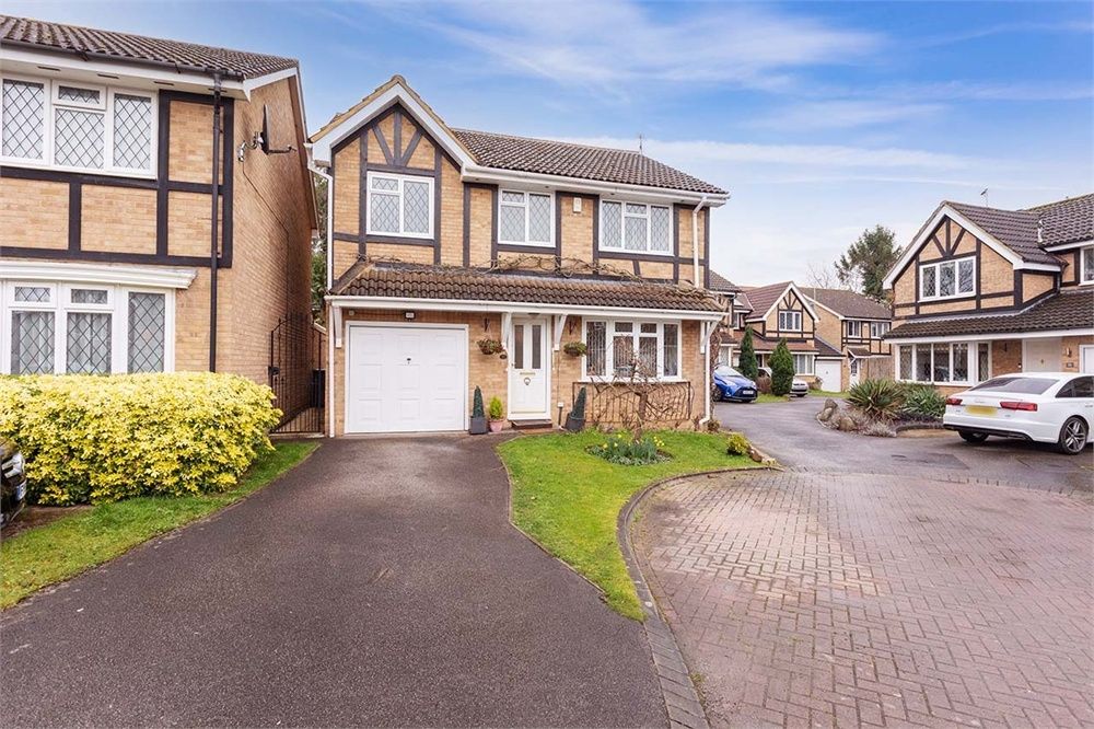 4 bed detached house for sale in Portland Close, Burnham, Berkshire SL2