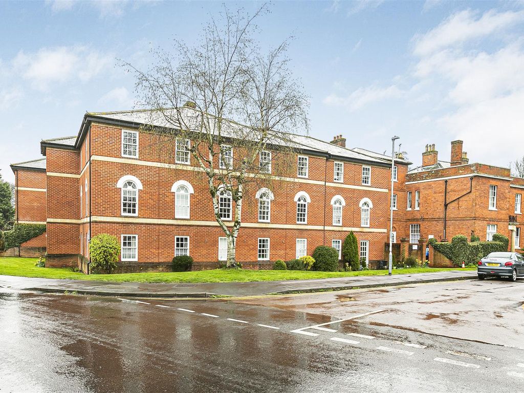 2 bed flat for sale in Saffron Walden CB11, £125,000 Zoopla