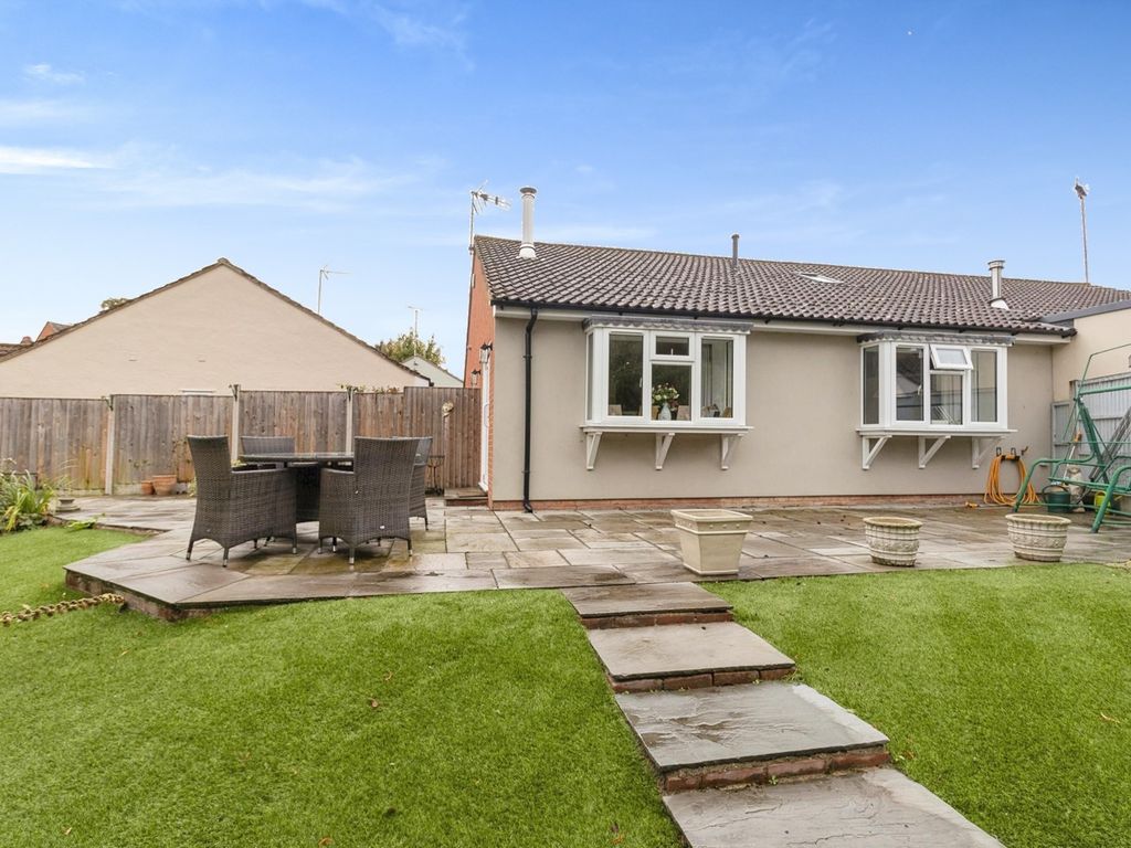 2 bed semidetached bungalow for sale in Butler Close, Saffron Walden