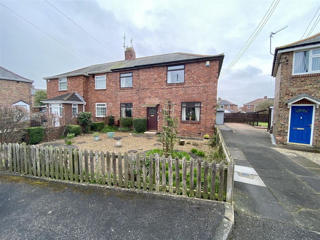3 bed semidetached house for sale in Park House Gardens, Sherburn