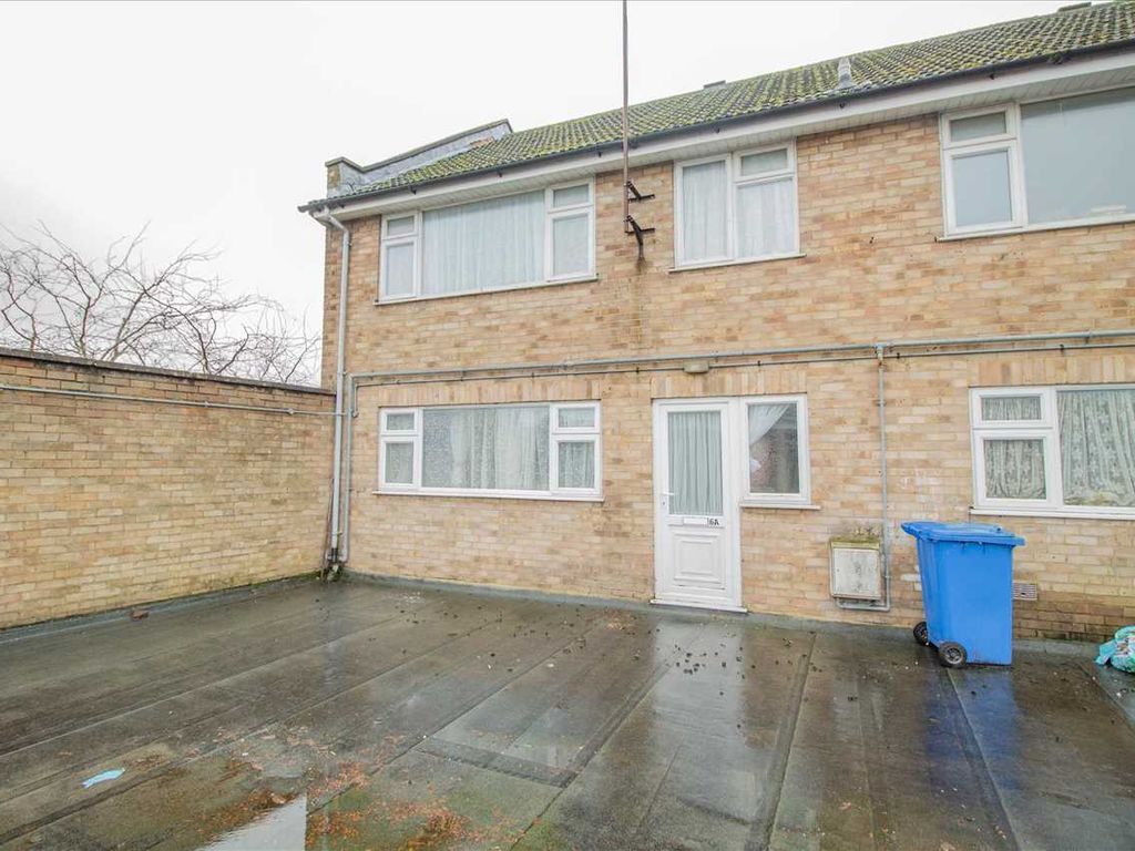 2 bed property to rent in Churchill Way, Burton Latimer, Burton Latimer