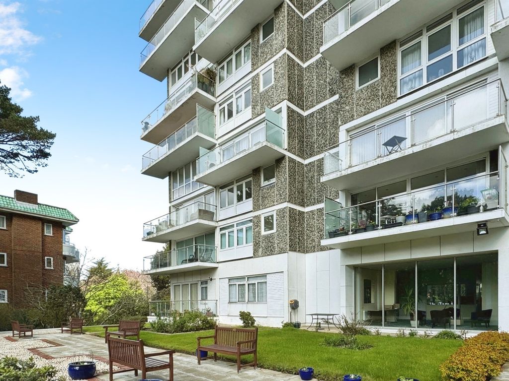 3 bed flat for sale in Admirals Walk, West Cliff Road, Westbourne