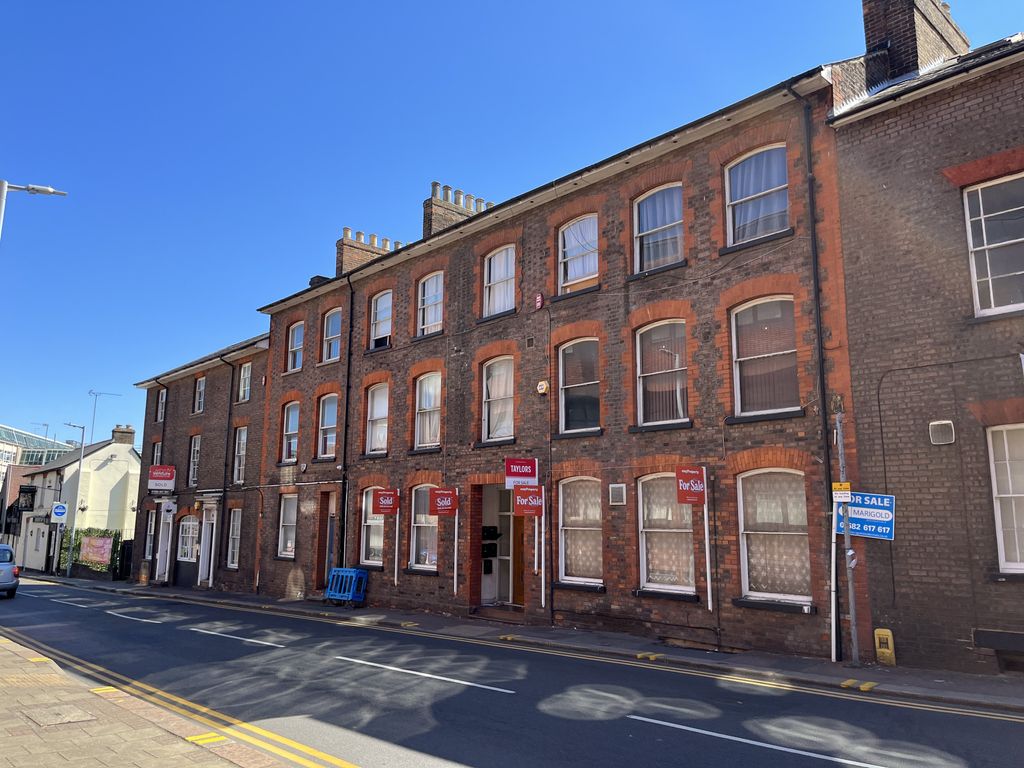 Flat 13, 17-19 Park Street West, Luton, Bedfordshire LU1  