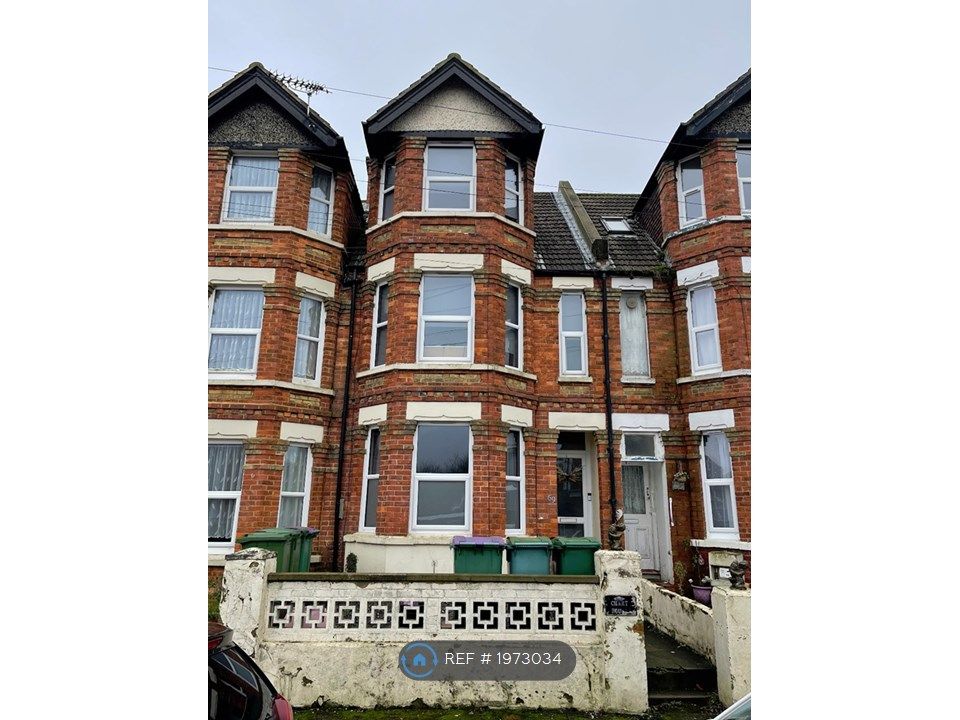 3 bed terraced house to rent in Chart Road, Folkestone CT19, £1,150 pcm